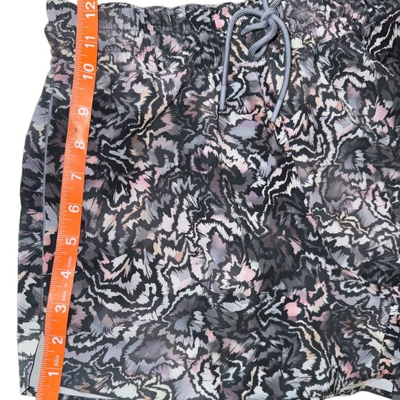 Athleta Crossroads Kinetic Abstract Shorts – Size Small - Picture 8 of 8